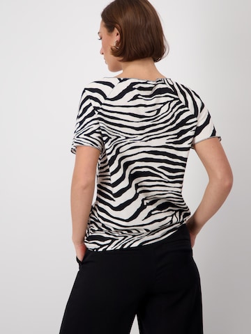 Tricou de la monari pe negru