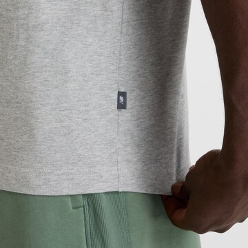 new balance Shirt 'Heritage' in Grijs