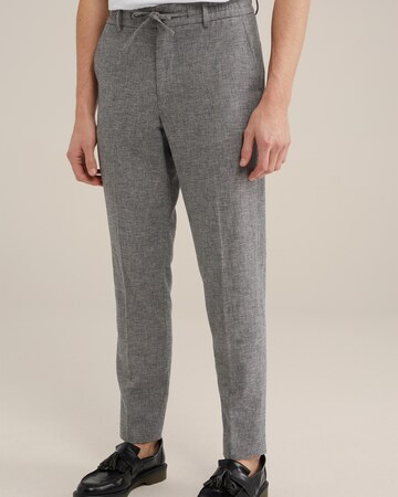 WE Fashion - regular Pantalón de pinzas en gris: frente