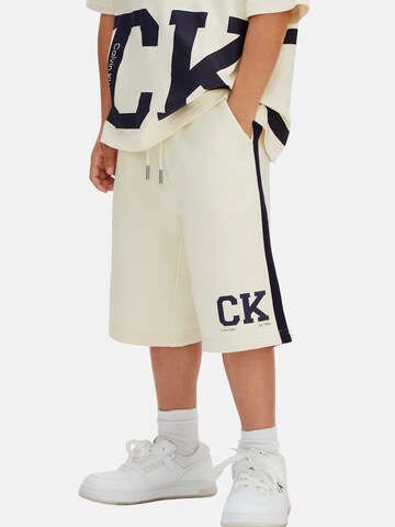 Regular Pantalon Calvin Klein Kids en blanc : devant