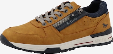 Chaussure de sport à lacets MUSTANG en jaune : devant