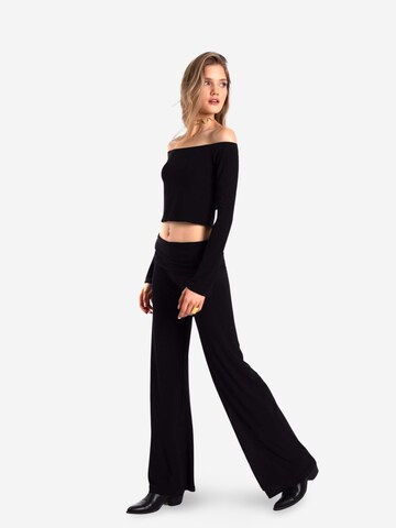 THE-ARE Flared Trousers in Black
