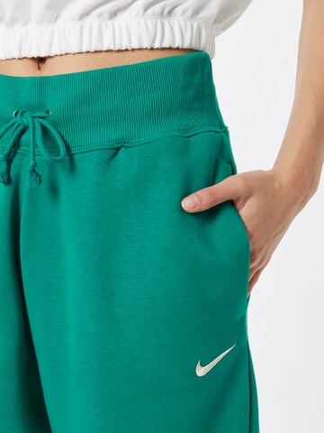 Nike SportswearTapered Hlače 'Phoenix Fleece' - zelena boja