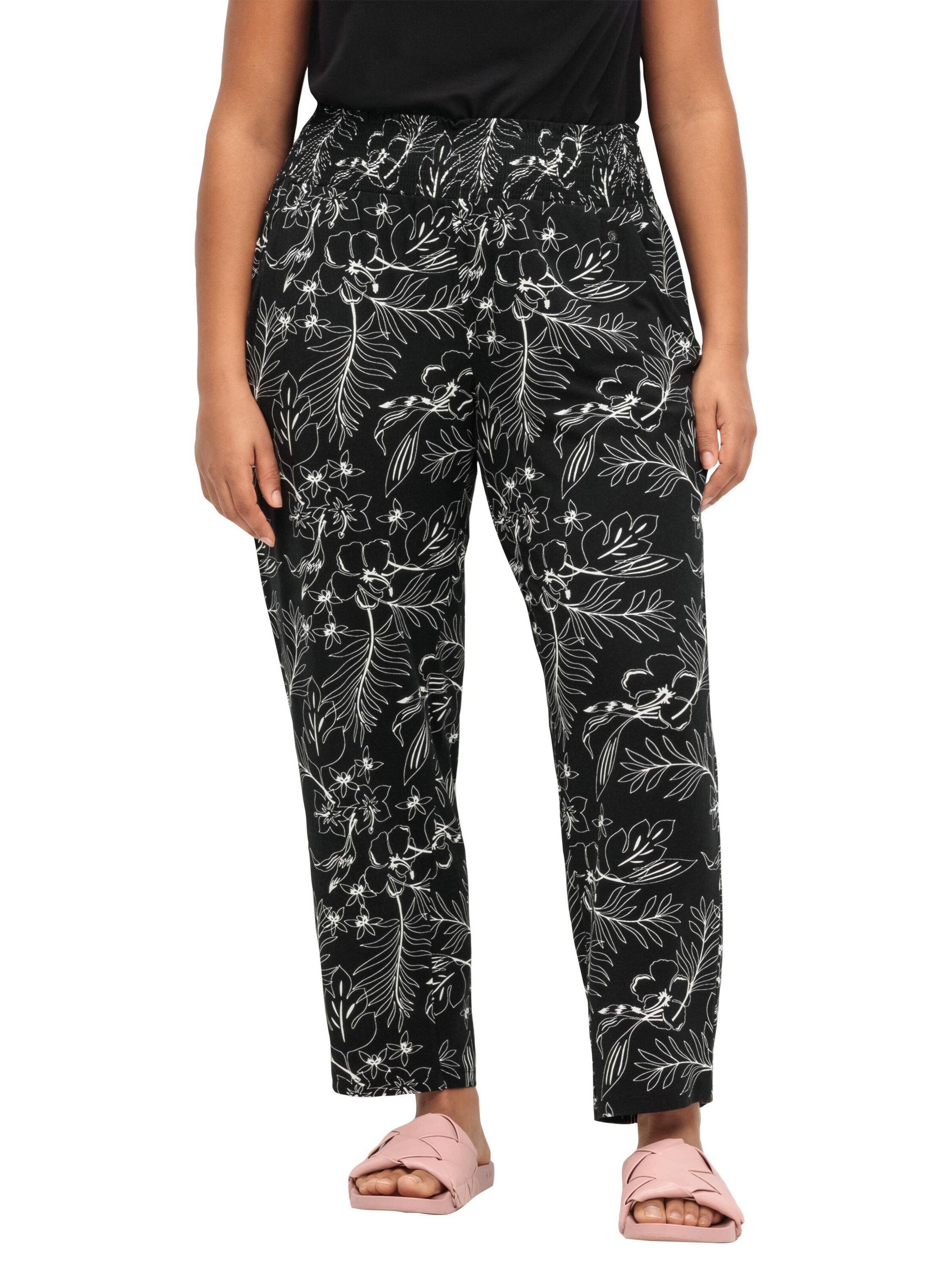 SHEEGO Loosefit Housut värissä musta: etupuoli