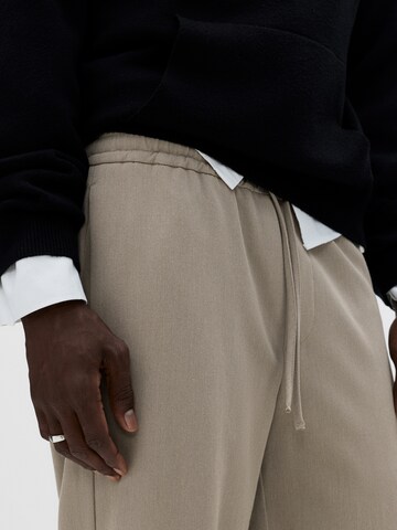 Pull&Bear Loose fit Trousers in Grey