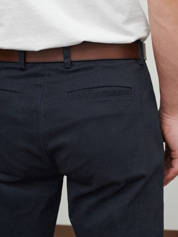 regular Pantaloni chino di Next in blu