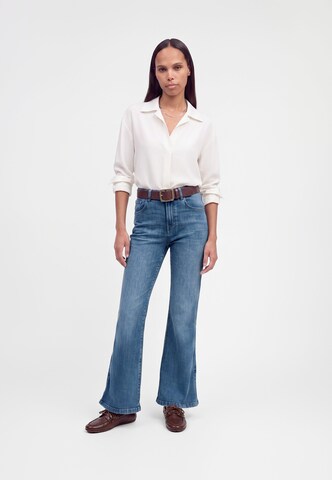 Vero Moda Petite Flared Jeans in Blue