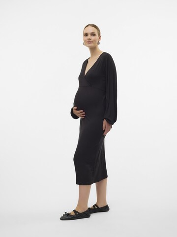 Robes en maille MAMALICIOUS en noir : devant