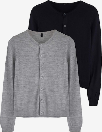 Trendyol Neuletakki värissä sininen: etupuoli