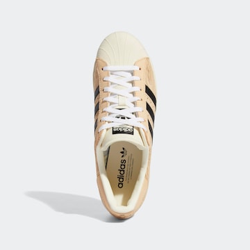 ADIDAS ORIGINALS Rövid szárú sportcipők 'Superstar 82' - bézs