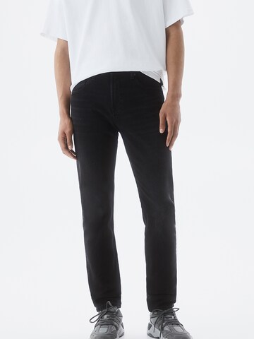 Pull&Bear Regular Jeans in Black: front