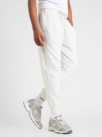 Tapered Pantaloni de la Abercrombie & Fitch pe gri: față