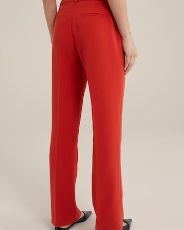 WE Fashion - regular Pantalón de pinzas en rojo