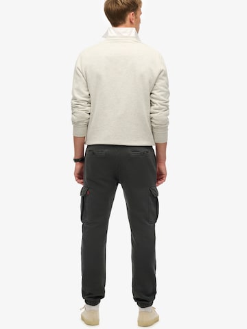 Tapered Pantaloni cargo di Superdry in nero