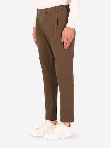 Distretto12 Slim fit Pleat-Front Pants 'Rio Pence T. Giron' in Brown
