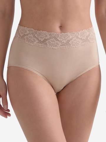 Nina von C. Slip 'Slipboutique' in Beige