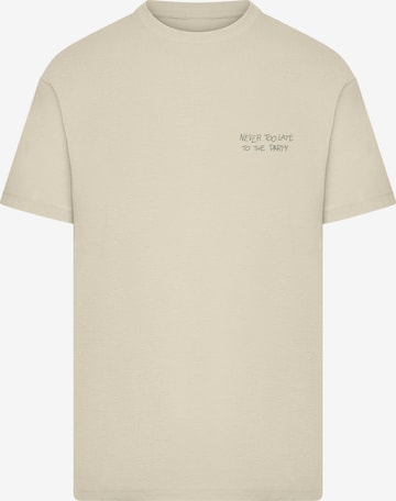 Mister Tee Shirt 'Never Too Late To The Party' in White: front