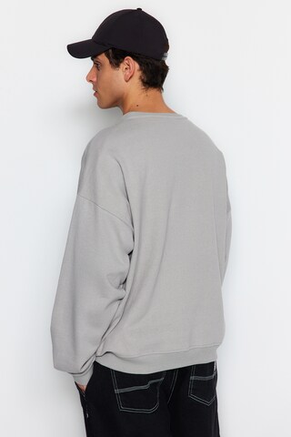 Sweat-shirt Trendyol en gris