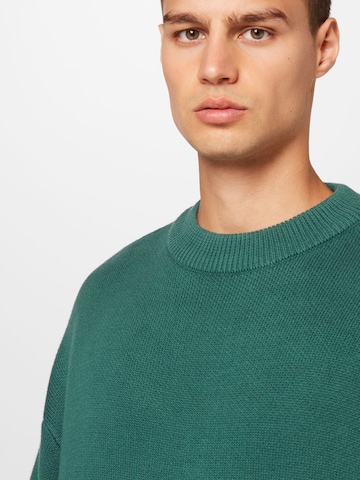 WEEKDAY Пуловер 'John' в зелено