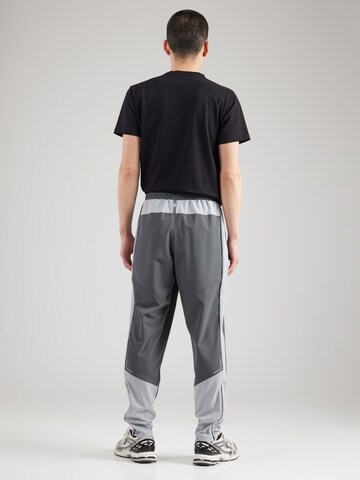 ELLESSE Дънки Tapered Leg Панталон 'Pallavo' в сиво