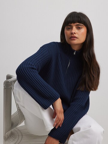 NA-KD Pullover in Blau: Vorderseite