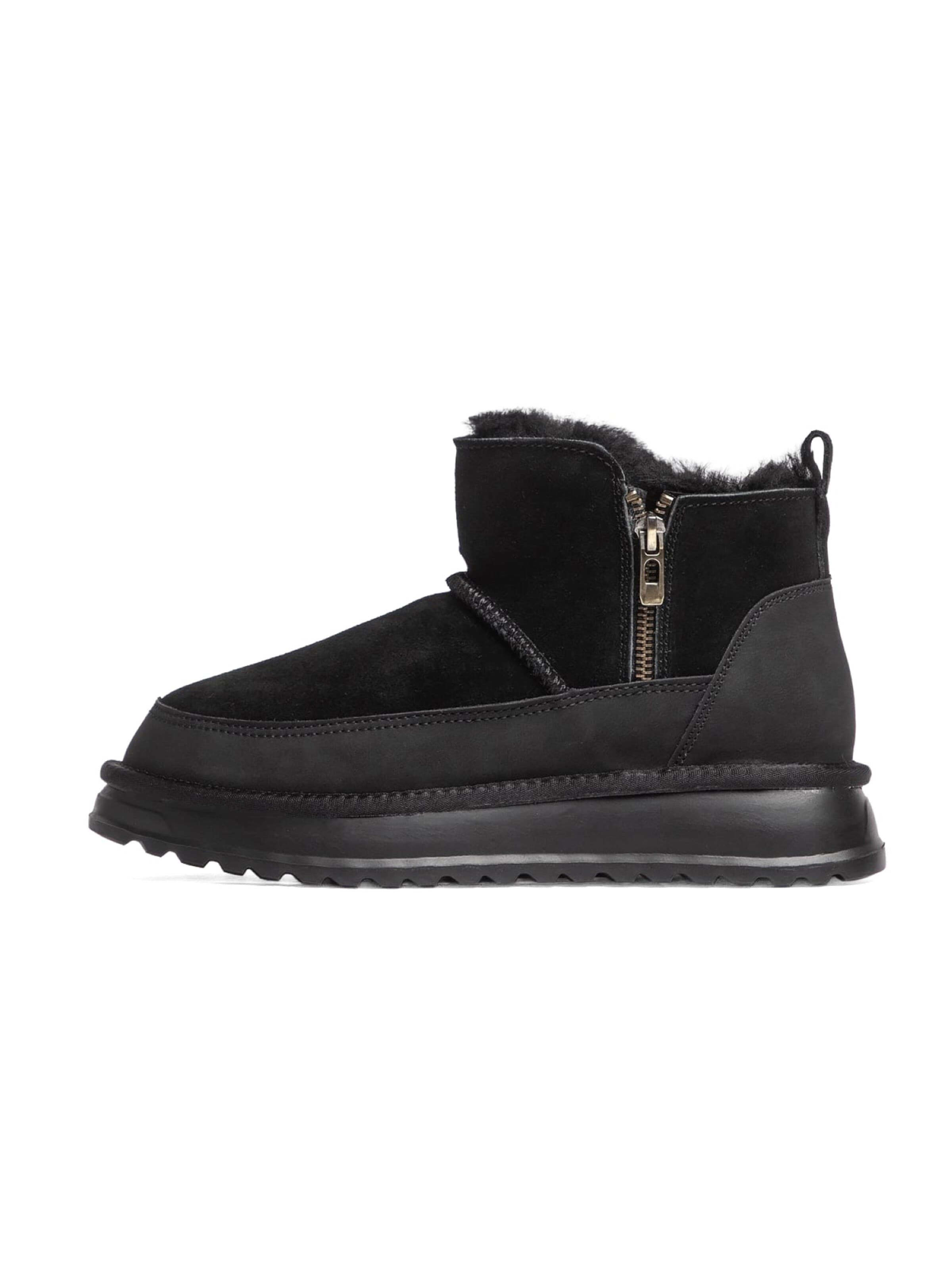 L'Arte Milano Boots in Black: front
