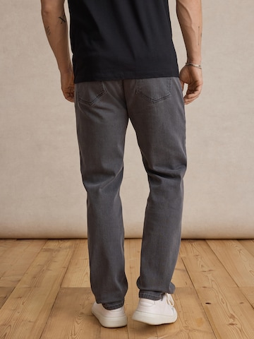 DAN FOX APPAREL - regular Vaquero 'Rico' en gris