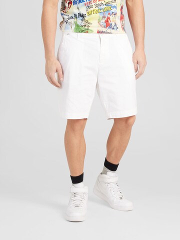 BOSS Slimfit Shorts in Weiß: Vorderseite