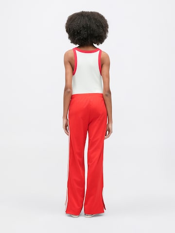 Loosefit Pantalon 'Firebird' ADIDAS ORIGINALS en rouge