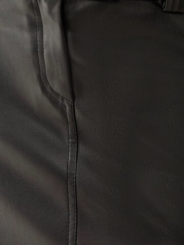 Hiccup Skirt in Black