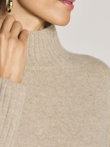 MADELEINE Trui in Beige