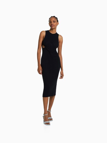 Rochie de la Bershka pe negru