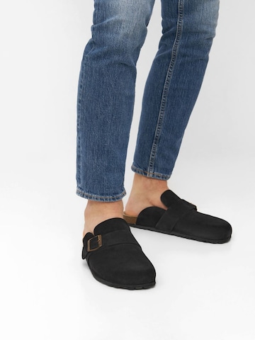 Bianco Mules 'Biaotto' in Black: front
