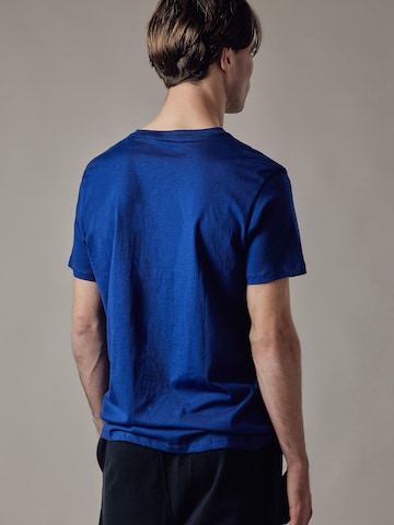 Maglietta 'T-Shirt Scollo a V' di OWN Off With Nature in blu
