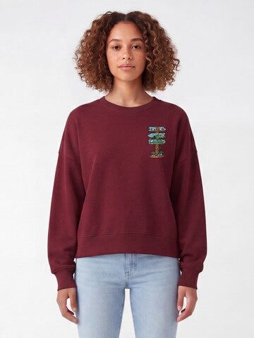 Pullover 'Adventure is everywhere' di Watapparel in rosso: frontale