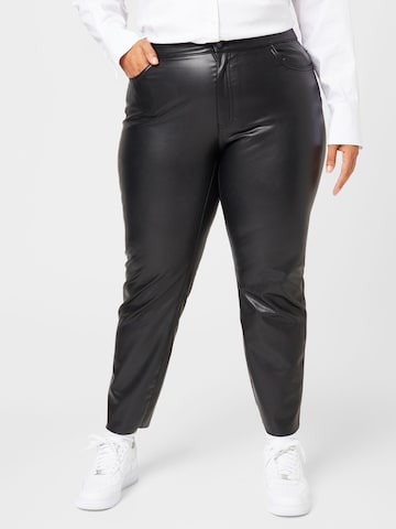 Coupe slim Pantalon 'Brendar' Vero Moda Curve en noir : devant