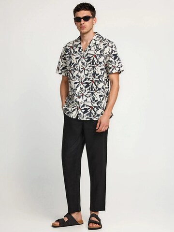 Funky Buddha Loosefit Chinobyxa i svart