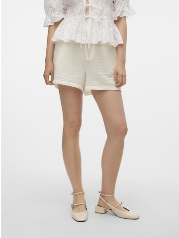 VERO MODA Avar lõige Püksid 'VMChris', värv beež: eest vaates