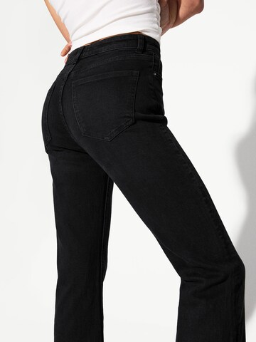 évasé Jean Bershka en noir
