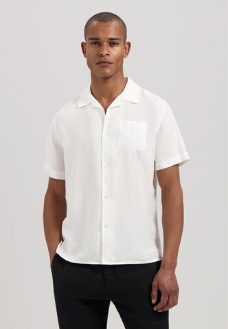 Coupe regular Chemise 'Hero' Dstrezzed en blanc : devant
