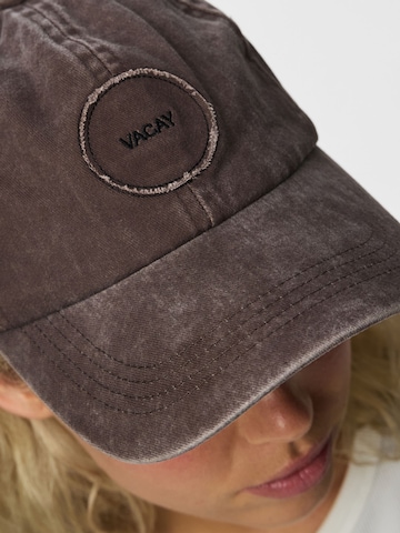PIECES Cap in Brown