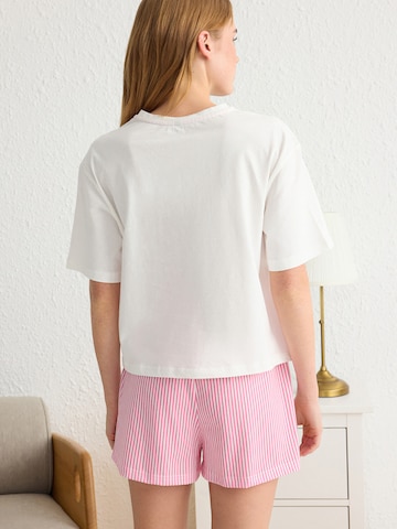 Trendyol Shorty in Pink