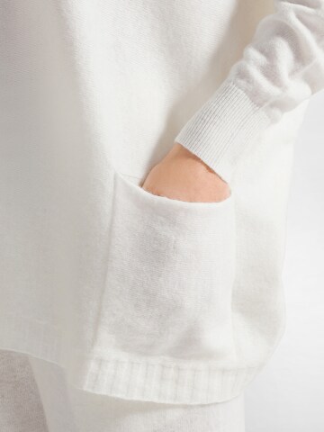 Pullover extra large di DEHA in bianco