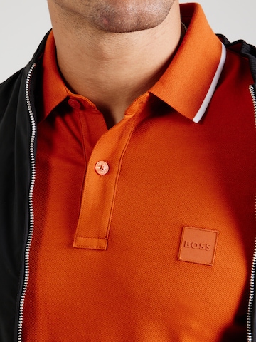 Tricou 'Passertip' de la BOSS pe portocaliu