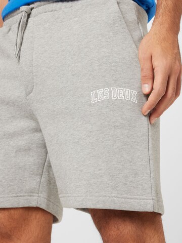 Les Deux Regular Shorts 'Blake' in Grau