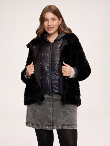 Cappotto invernale di Fiorella Rubino in nero