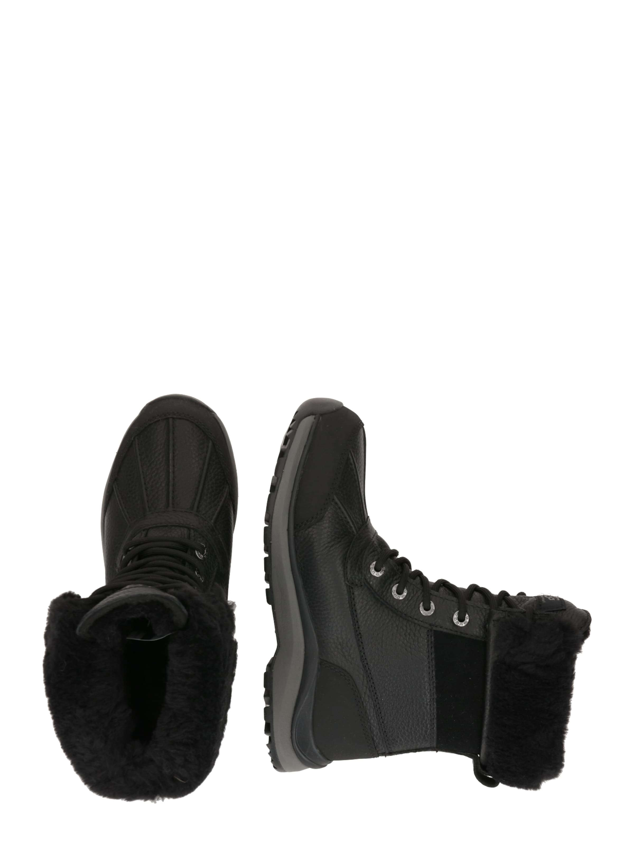 Bocanci de zăpadă 'Adirondack' de la UGG pe negru