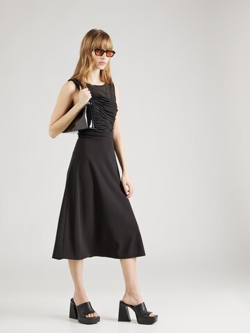 Rochie de la DKNY pe negru