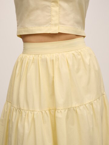 ORIMEI by Victoria Swarovski Пола в жълто