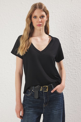 T-shirt Trendyol en noir : devant